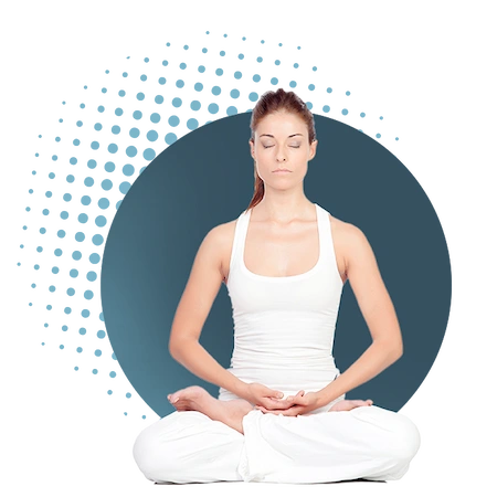 Femme heureuse pendant ses travaux de salon